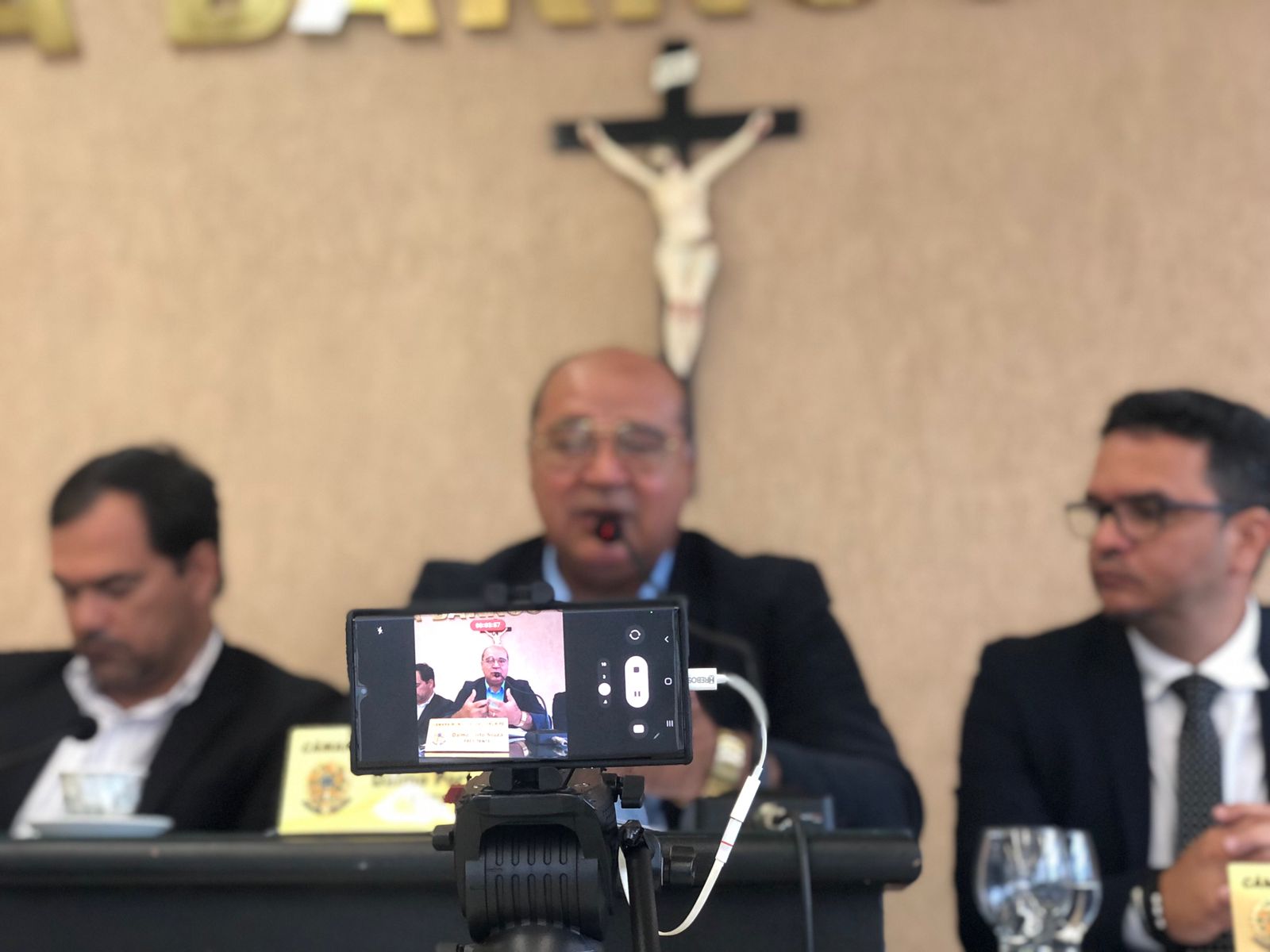 Sessão tem projetos do Legislativo e Executivo, além de Indicações dos Vereadores