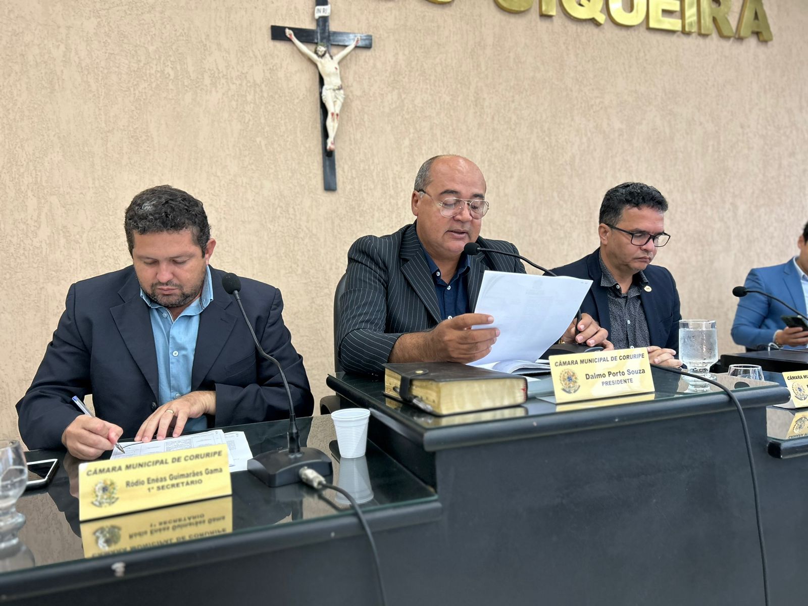 Sessão tem apresentação e encaminhamento de propostas do Executivo e Legislativo