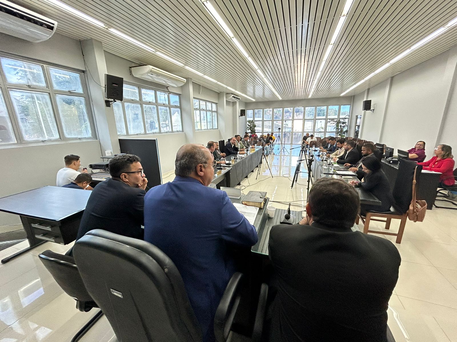 Legislativo encaminha demandas para Comissões e aprova Indicações em Sessão Ordinária