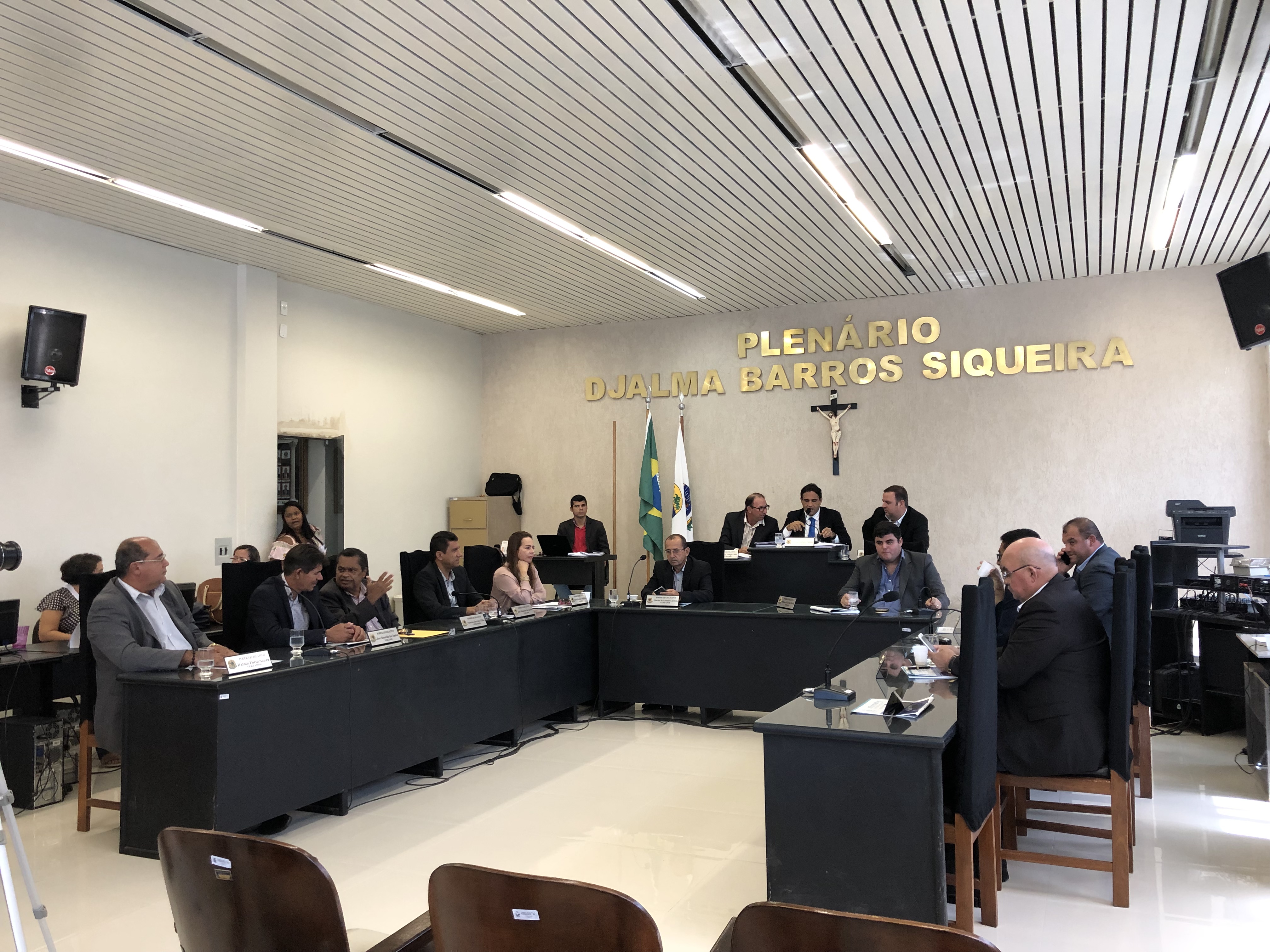 Vereadores apreciam e encaminham projetos em sessão ordinária